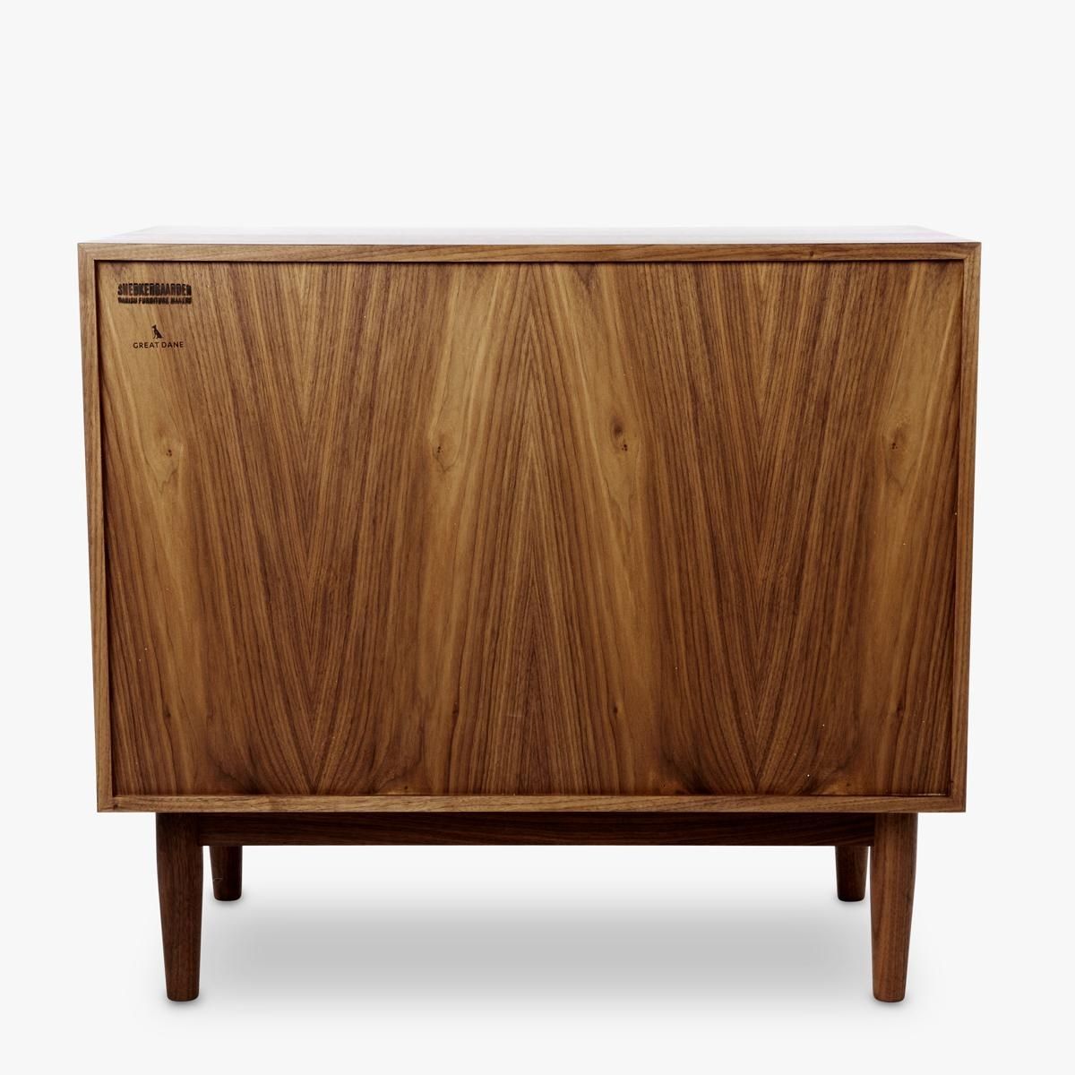 AV04 Arne Vodder Low boy oljet Valnøtt