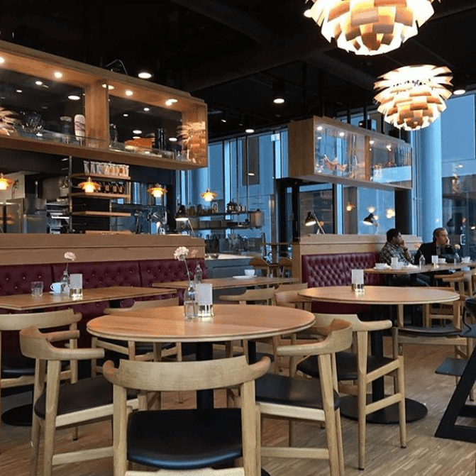 PP 58 oljet Eik / svart Lær